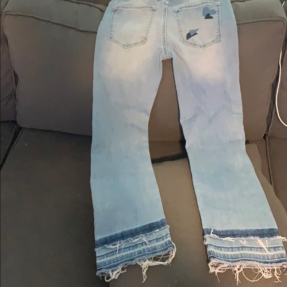 SNEAK PEEK CROPPED JEANS W/ patches. 1OFAKIND 🖤🥊 - Picture 4 of 5